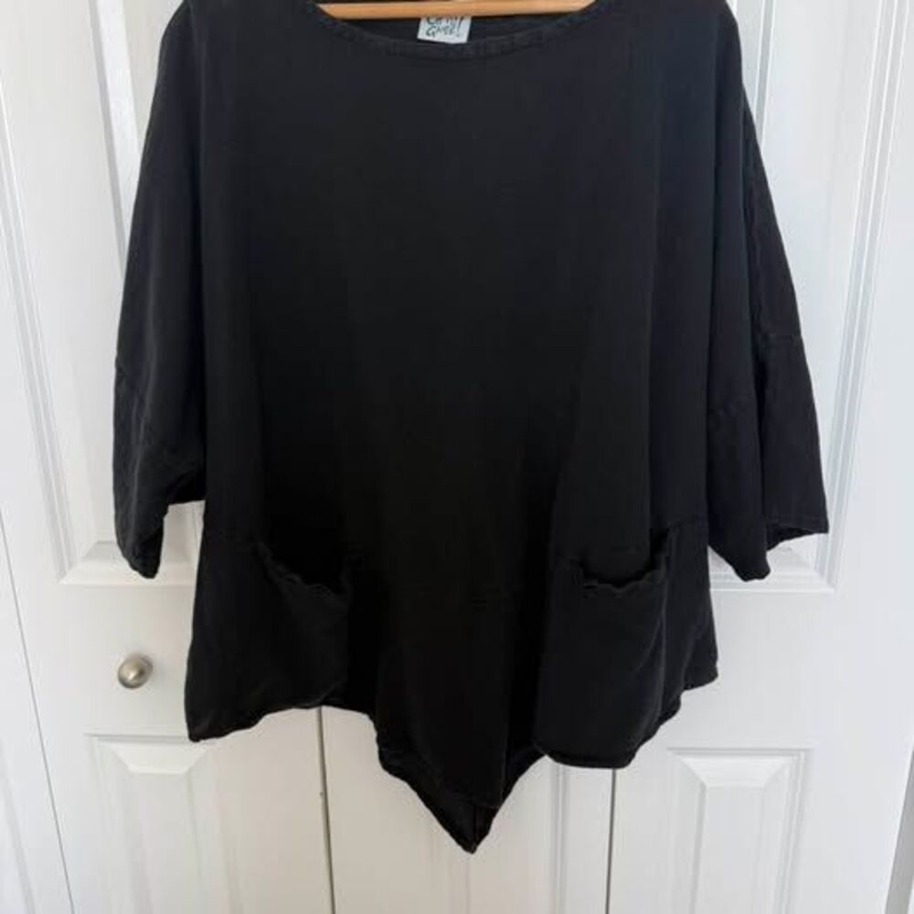 Oh My Gauze Black Asymmetric Pocket Top